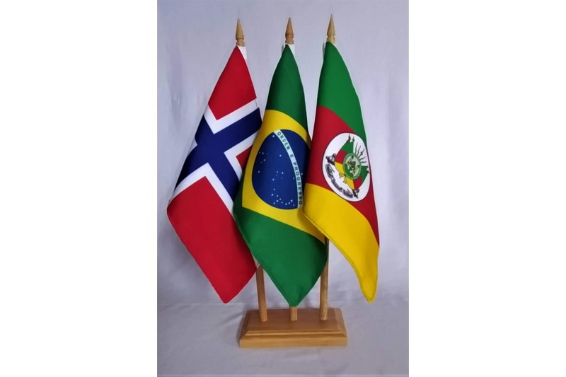 Bandeira de mesa - Kit 3 mastros